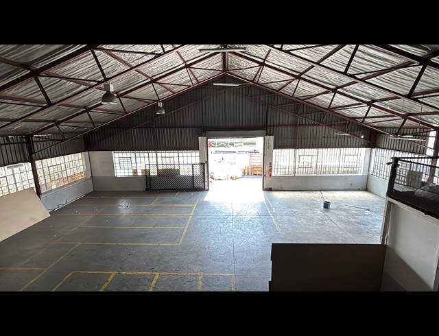 450M² WAREHOUSE TO LET IN JET PARK